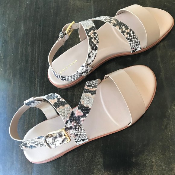 findra strappy sandal